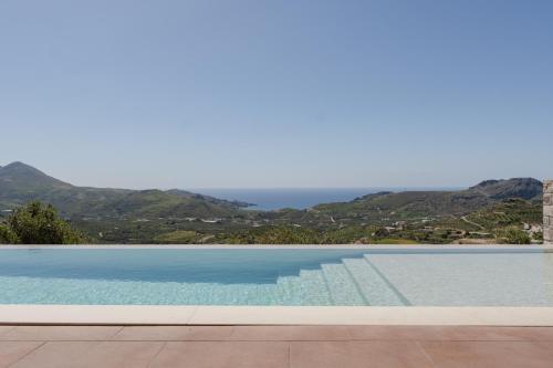  Villa Sunrise, a peaceful and secluded paradise! in Myrthios