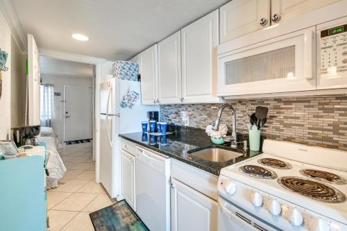 Blue Water Beachfront Condo 2 Mi to SkyWheel! in Myrtle Beach, USA