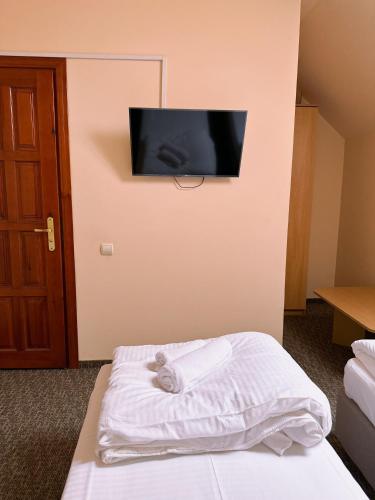 2 twin beds