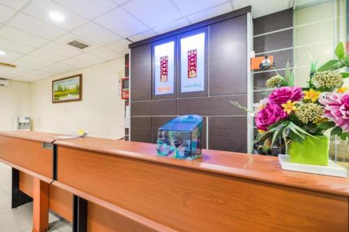 Lobby, HOTEL RIVER INN in Butterworth