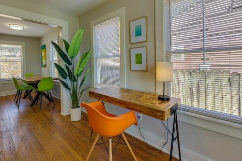 Vibrant Fayetteville Home - Walk Downtown!