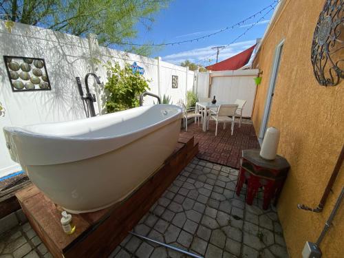 room detail thumbnail 2