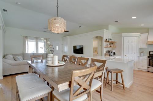 Family Home with Fire Pit and BBQ about 3 Mi to Lake Havasu - image 11