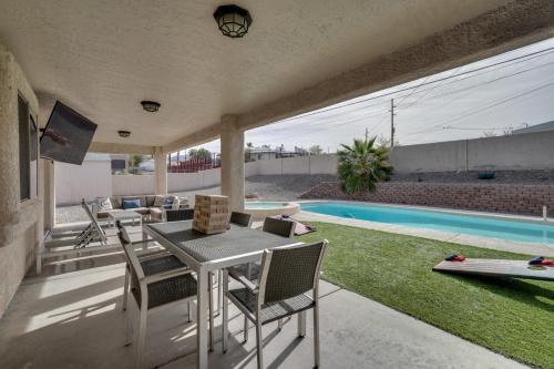 Family Home with Fire Pit and BBQ about 3 Mi to Lake Havasu - image 6