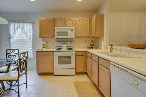 Cozy Zephyrhills Home - 6 Mi to Epperson Lagoon in Zephyrhills, USA