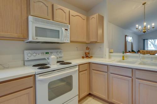Cozy Zephyrhills Home - 6 Mi to Epperson Lagoon in Zephyrhills, USA