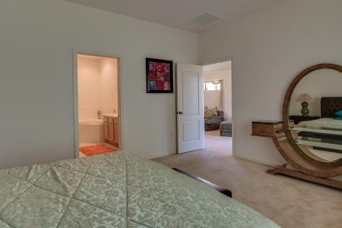 Cozy Zephyrhills Home - 6 Mi to Epperson Lagoon Cozy Zephyrhills Home - 6 Mi to Epperson Lagoon