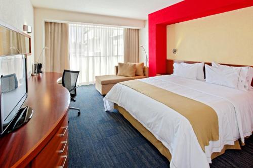 450420644 Holiday Inn Express Guadalajara Expo by IHG