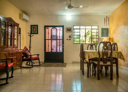 Casa de las Flores Amazing Pool Merida in Merida