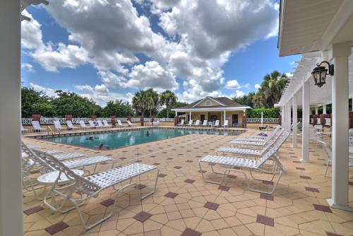 The Villages Home with Private Lanai and Shared Pools!