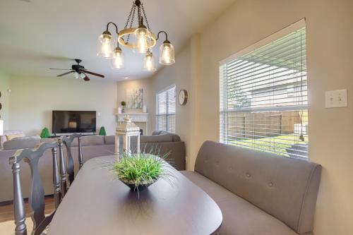 Pet-Friendly Tomball Home about 8 Mi to Burroughs Park in Klein