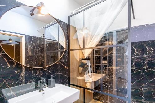 douche, Ubytovanie Demänová 3izb 5osôb Sauna - Cube '69 (Ubytovanie Demanova 3izb 5osob Sauna - Cube '69) in Liptovsky Mikulas