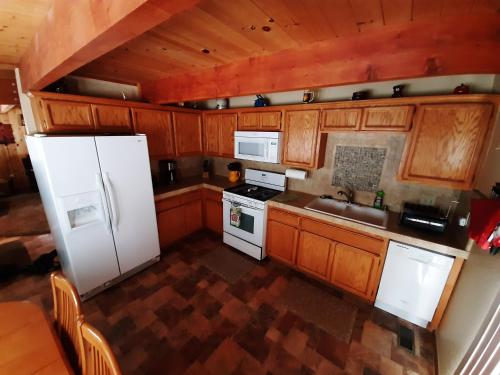 Cabin on the Corner in Big Bear Lake, USA
