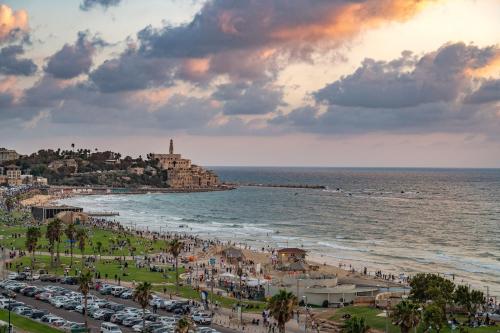חוף ים, Selina Tel Aviv Beach in מצפה רמון