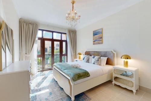 Vacationer Holiday Homes I Charming 2 Bedroom I Pool Boasting Burj Khalifa Views l Souk Al Bahar, Dubai