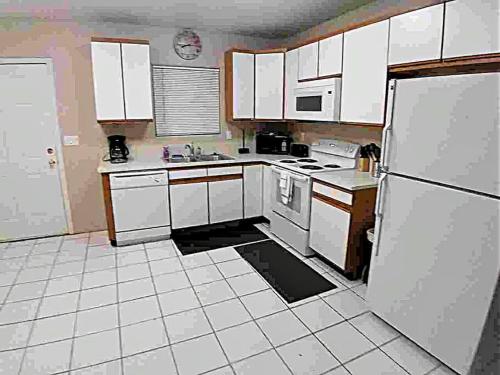 ห้องครัว, Amazing and Cool 2-Bedroom Unit in Central Tucson near โรงละครแกสไลท์