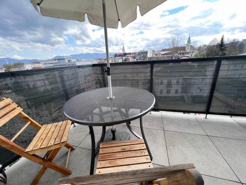 陽台/露台, City center apartment with nice balcony in 日利納