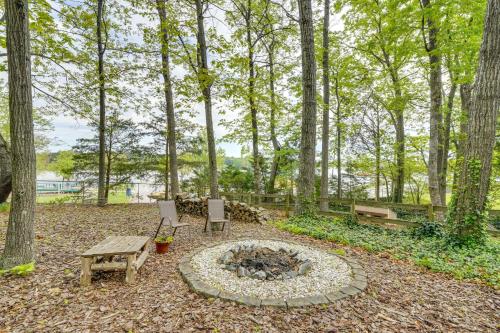 North Carolina Retreat - Deck, Grills and Lake Views in High Point, USA