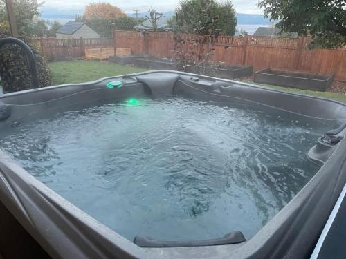 Lovely oceanside 1-bdrm suite Fireplace HotTub