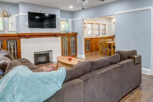 Milwaukee Vacation Rental - 2 Mi to Dineen Park!