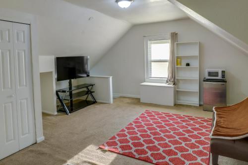 Milwaukee Vacation Rental - 2 Mi to Dineen Park!