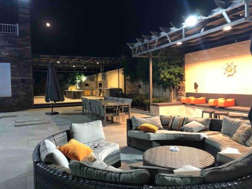 Taj Villa 1 deadsea - Entire Villa with sea view in 소야이마
