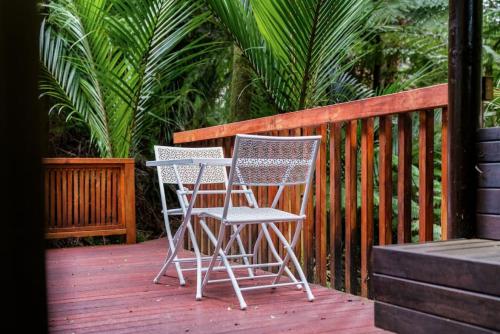 شرفة/ تراس, A 1BR slice of Titirangi Heaven - WiFi - Netflix in Titirangi