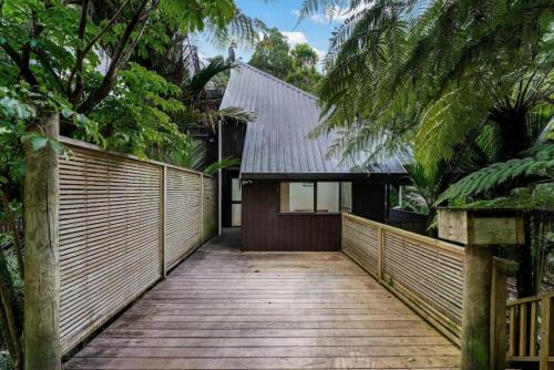 مدخل, A 1BR slice of Titirangi Heaven - WiFi - Netflix in Titirangi
