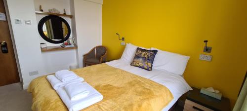 Torland Seafront Hotel - all rooms en-suite, free parking, wifi