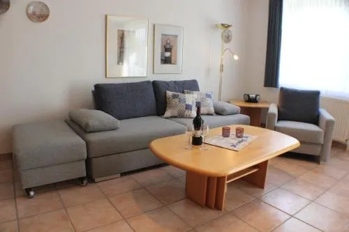Apartment "Bootsmann" mit sonnigem Südbalkon Sauna und Parkplatz - 200m zum Deich in Dorum Neufeld, Deutschland