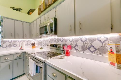 Sunny Home with Lanai and Grill Near Rainbow Springs! in Dunnellon, USA