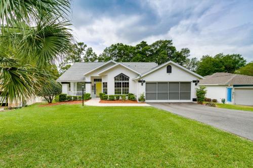 Sunny Florida Home with Pool Near Rainbow Springs!