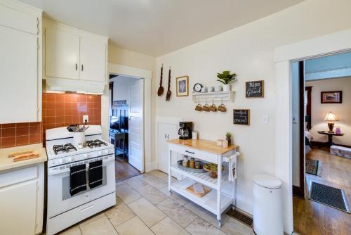 Charming Redlands Duplex Near Park with Shared Yard in Redlands, USA