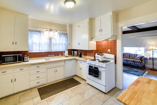 Charming Redlands Duplex Near Park with Shared Yard in Redlands, USA