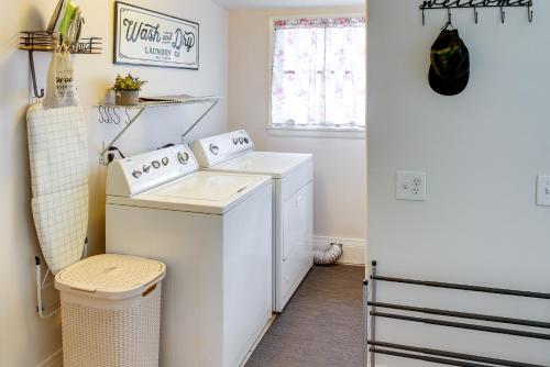 Charming Redlands Duplex Near Park with Shared Yard in Redlands, USA