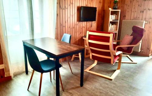 Au village d'Evolène, très joli studio calme et ensoleillé (Au village d'Evolene, tres joli studio calme et ensoleille) in Evolene