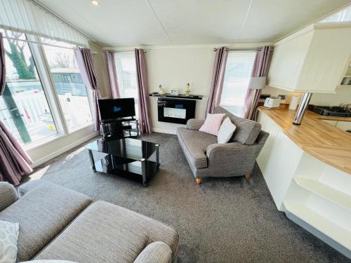 2 Bedroom Lodge TH35, Nodes Point, St Helens, Isle of Wight photo 1