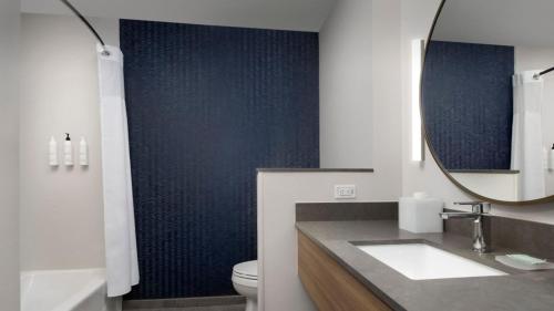 Guest Room, 1 King