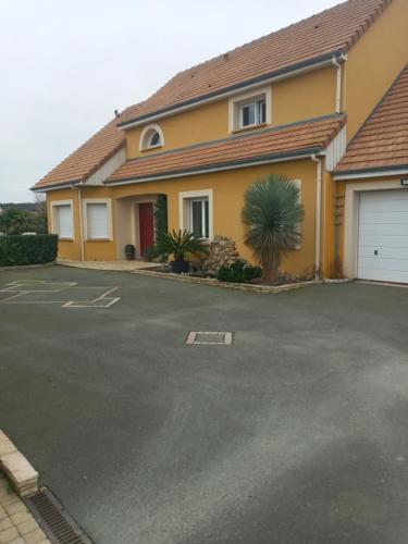 24 heures du Mans Chambre d'hôte avec piscine - Pension de famille - La Suze-sur-Sarthe