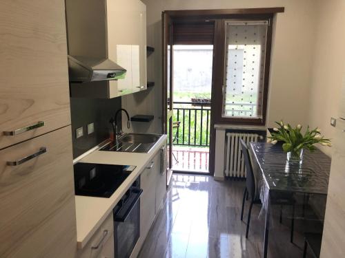 Casa Gianduia davanti al Grattacielo 3
