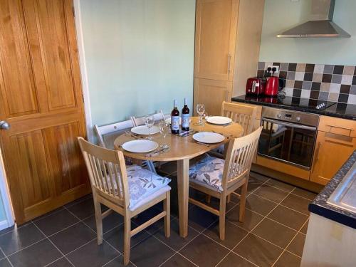 Fryers Cottage, Seamer, 3 Bed cottage sleeps 5 people