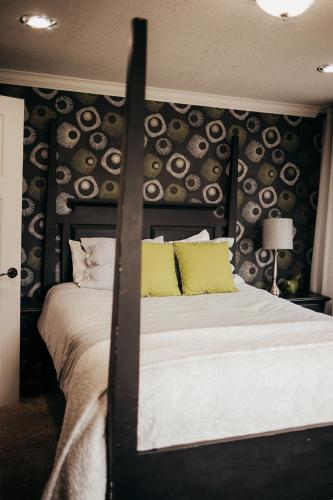 3 bedrooms, 7 beds