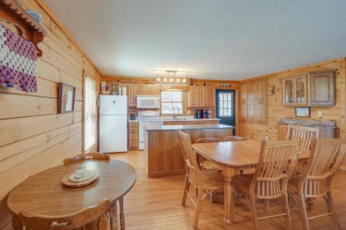Banner Elk Cabin with Game Room and Mountain Views! in Banner Elk, USA