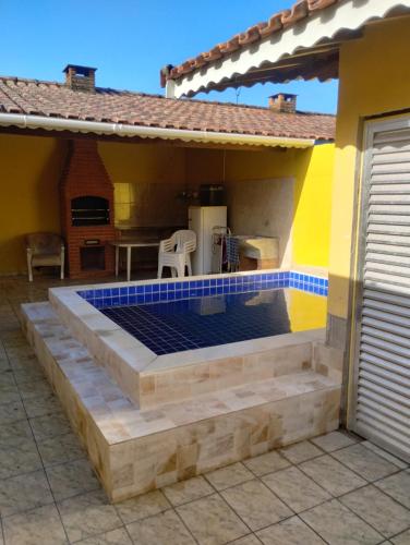Casa com Piscina a 100 metros da Praia