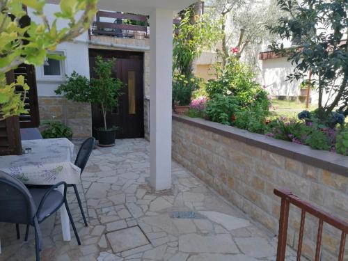 شرفة/ تراس, Apartments with parking space Dajla, Novigrad - 6935 in Dajla