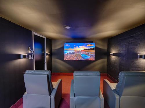 Most Luxurious House in Miami + movie theater