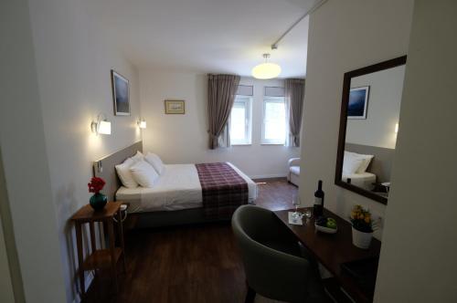 Scots House Hotel Room Type - Double Room with Sofa Bed and Garden View