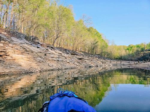 Tucky Cabin - Riverfront Getaway