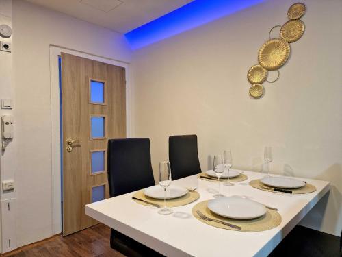 Wellness Gold apartment with Private SAUNA & JACUZZI, Прага (фото 7)