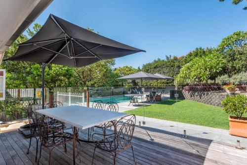 Bright and Airy Queenslander with City Views